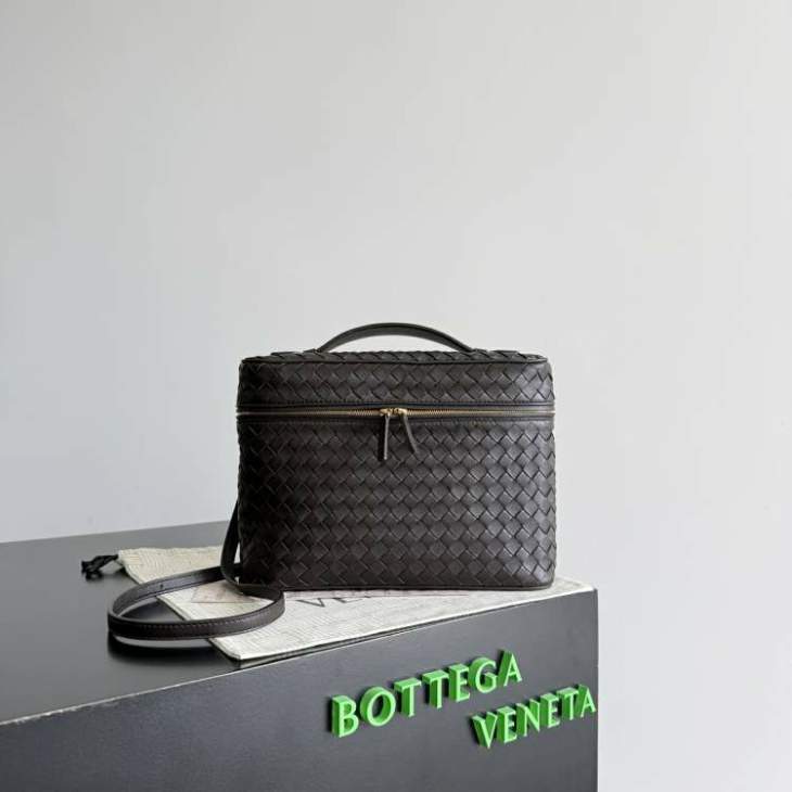 Picture of Bottega Veneta Handbags _SKUfw239931157fw